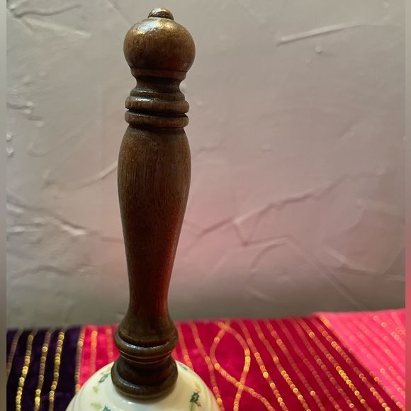 Norman Rockwell Gorham “ Gay Blades 1978 Christmas Bell - Picture 5 of 7